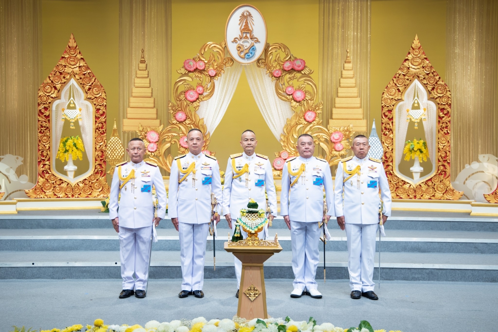 ๑๑๔ ปลัดกระทรวงกลาโหม พร้อมด้วยนายกสมาคมภริยาฯ นำคณะนายทหารชั้นผู้ใหญ่พร้อมคู่สมรส บันทึกเทปโทรทัศน์อาเศียรวาทถวายพระพรชัยมงคล เนื่องในโอกาสวันเฉลิมพระชนมพรรษา พระบาทสมเด็จพระเจ้าอยู่หัว