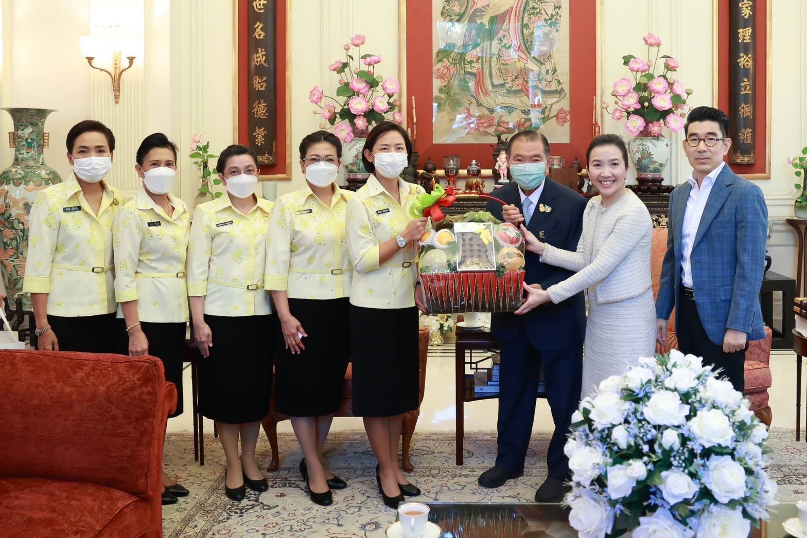 ๐๔๔ นายก สคภ.สป. นำคณะเข้าเยี่ยมคารวะคุณเจริญ และคุณหญิงวรรณา สิริวัฒนภักดี