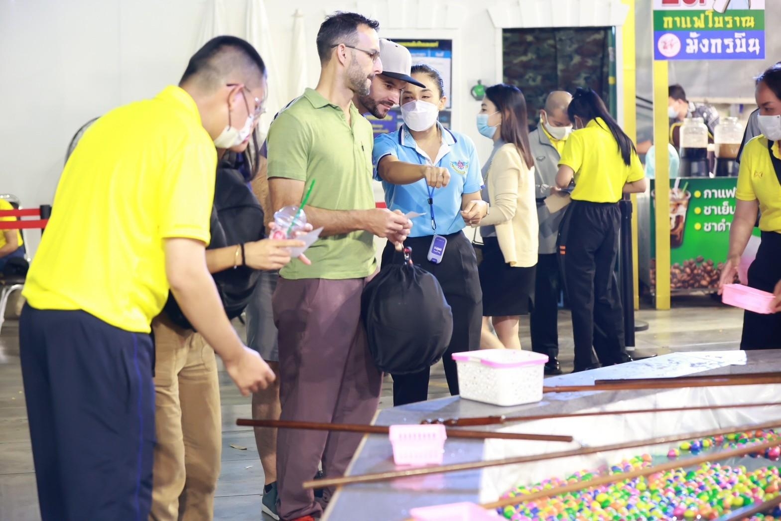 ๐๕๑ บรรยากาศการออกร้านของ สำนักงานปลัดกระทรวงกลาโหม และสมาคมภริยาข้าราชการสำนักงานปลัดกระทรวงกลาโ...