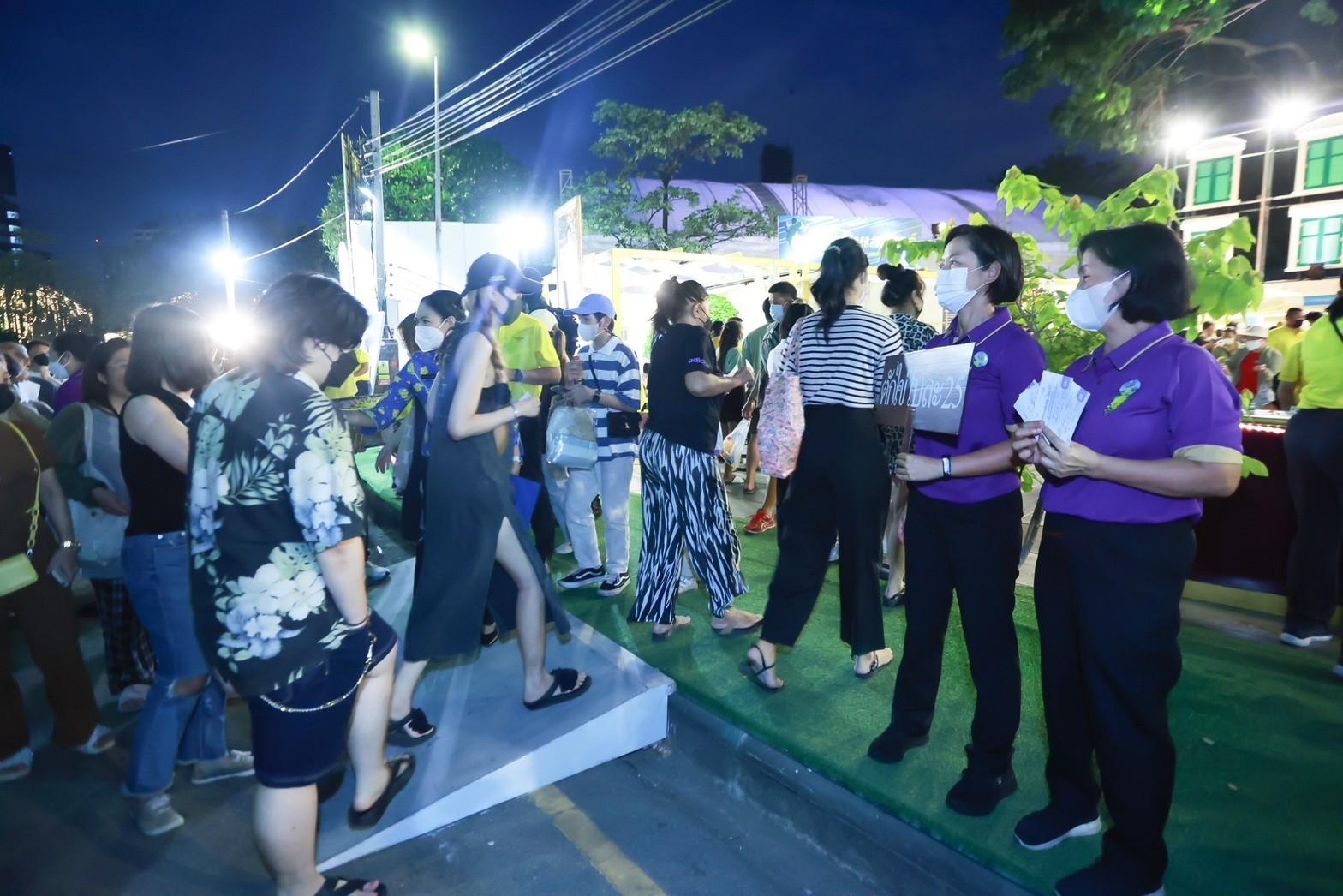 ๐๕๐ บรรยากาศการออกร้านของ สำนักงานปลัดกระทรวงกลาโหม และสมาคมภริยาข้าราชการสำนักงานปลัดกระทรวงกลาโหม ในงานกาชาดประจำปี ๒๕๖๕