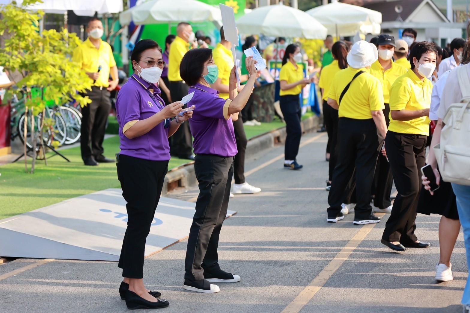 ๐๕๐ บรรยากาศการออกร้านของ สำนักงานปลัดกระทรวงกลาโหม และสมาคมภริยาข้าราชการสำนักงานปลัดกระทรวงกลาโหม ในงานกาชาดประจำปี ๒๕๖๕