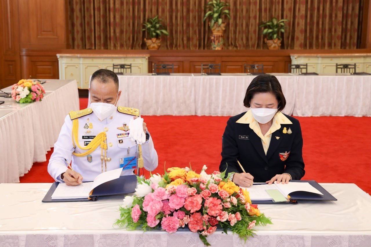 ๐๕๘ ปลัดกระทรวงกลาโหมและนายก สคภ.สป. นำคณะนายทหารชั้นผู้ใหญ่และภริยา ทูลเกล้าฯ ถวายแจกันดอกไม้ พร้อมลงนามถวายพระพร สมเด็จพระเจ้าลูกเธอ เจ้าฟ้าสิริวัณณวรี นารีรัตนราชกัญญา เนื่องในโอกาสวันคล้ายวันประสูติ (๘ ม.ค.๖๖)