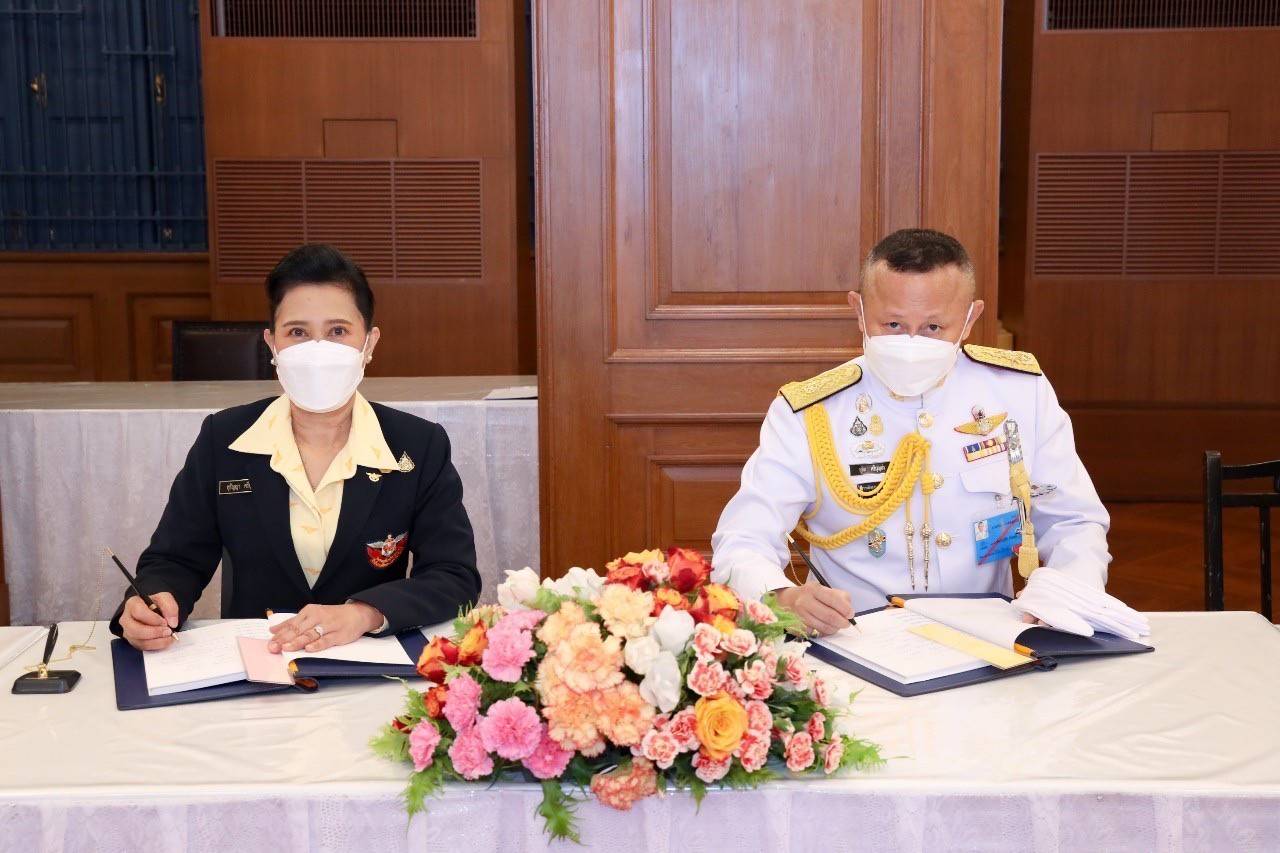 ๐๕๘ ปลัดกระทรวงกลาโหมและนายก สคภ.สป. นำคณะนายทหารชั้นผู้ใหญ่และภริยา ทูลเกล้าฯ ถวายแจกันดอกไม้ พร้อมลงนามถวายพระพร สมเด็จพระเจ้าลูกเธอ เจ้าฟ้าสิริวัณณวรี นารีรัตนราชกัญญา เนื่องในโอกาสวันคล้ายวันประสูติ (๘ ม.ค.๖๖)