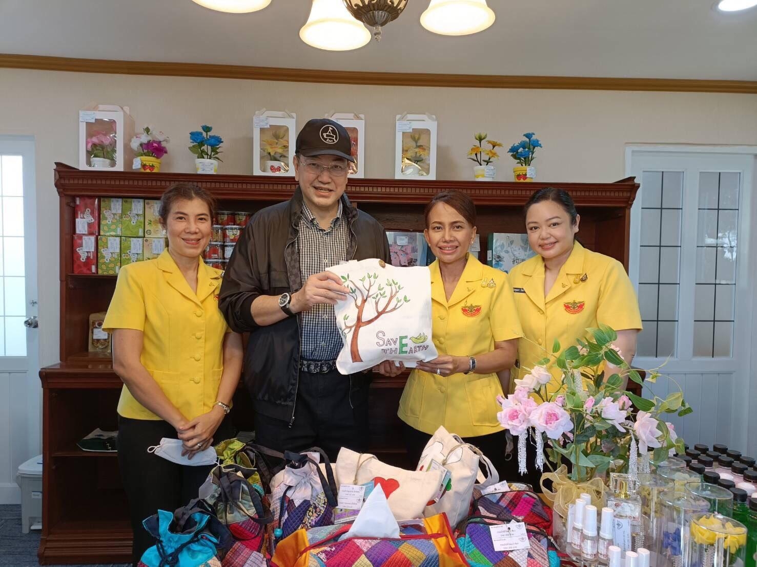๐๔๗ บรรยากาศการออกร้านจำหน่ายสินค้าของ สคภ. ประจำปี ๒๕๖๕"สป. ในงาน "เพื่อนพึ่ง (ภาฯ) ประจำปี ๒๕๖๕"