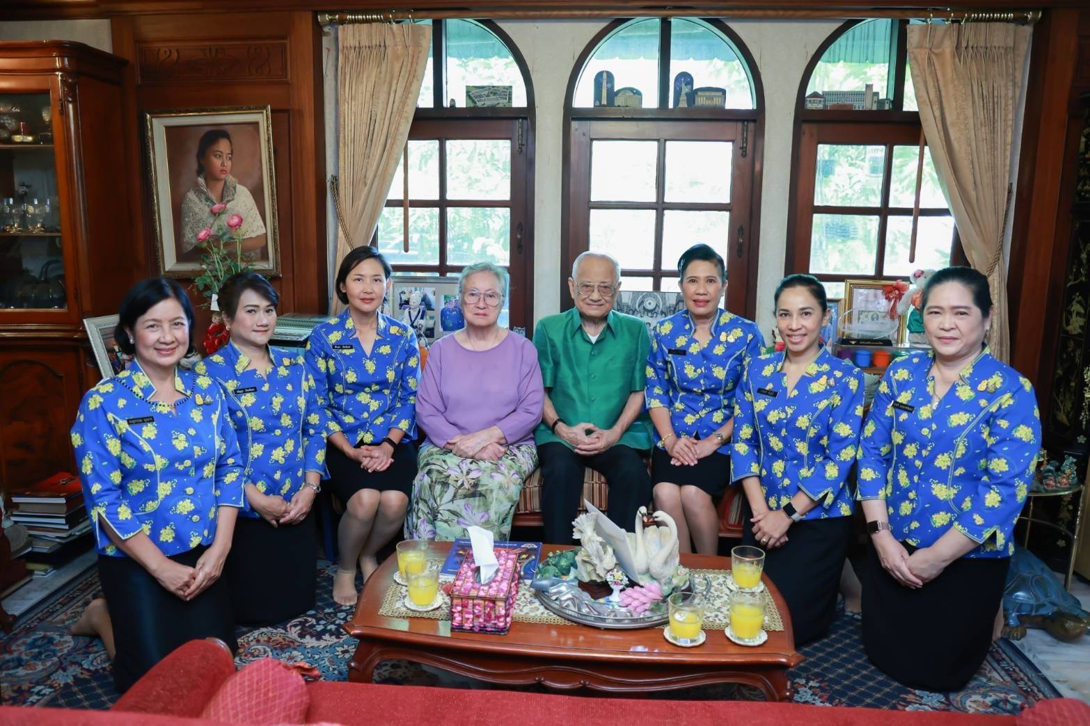 ๐๑๒ นายก สคภ.สป. นำคณะเข้าเยี่ยมคารวะคุณหญิงสรัสนันท์ เรืองตระกูล