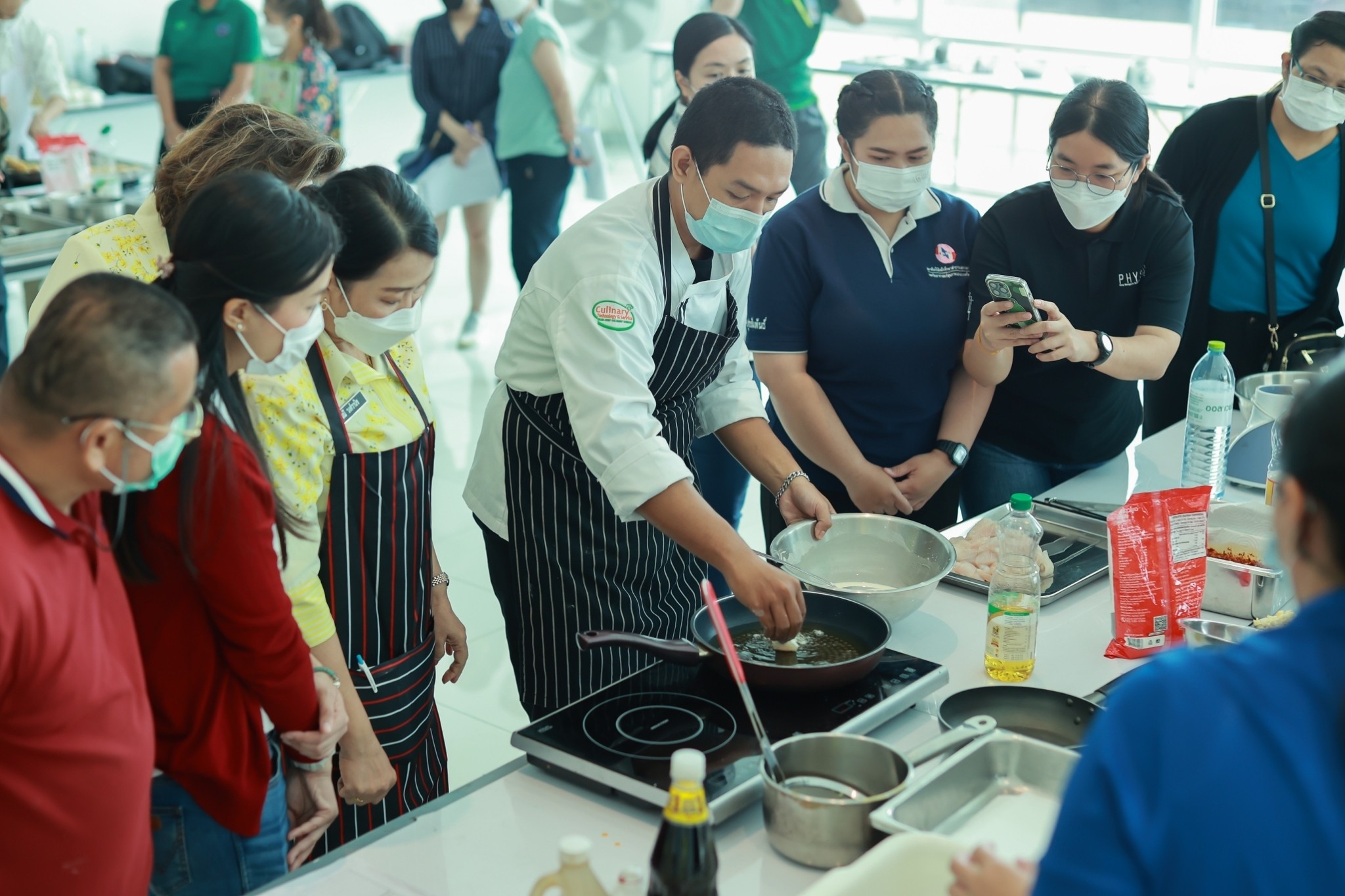 ๐๗๒ กิจกรรมโครงการครอบครัวพอเพียง “การอบรมหลักสูตรการทำอาหารเพื่อเป็นอาชีพเสริม”