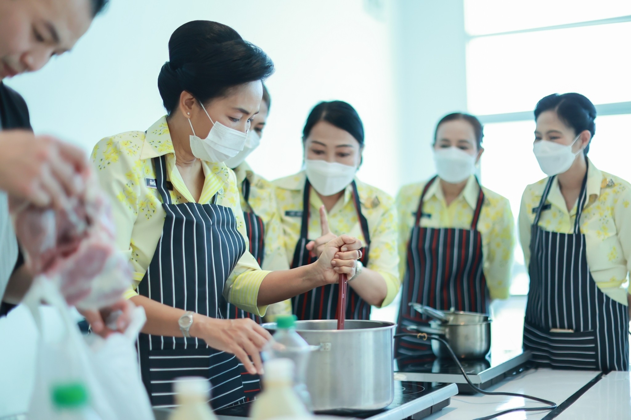 ๐๗๒ กิจกรรมโครงการครอบครัวพอเพียง “การอบรมหลักสูตรการทำอาหารเพื่อเป็นอาชีพเสริม”