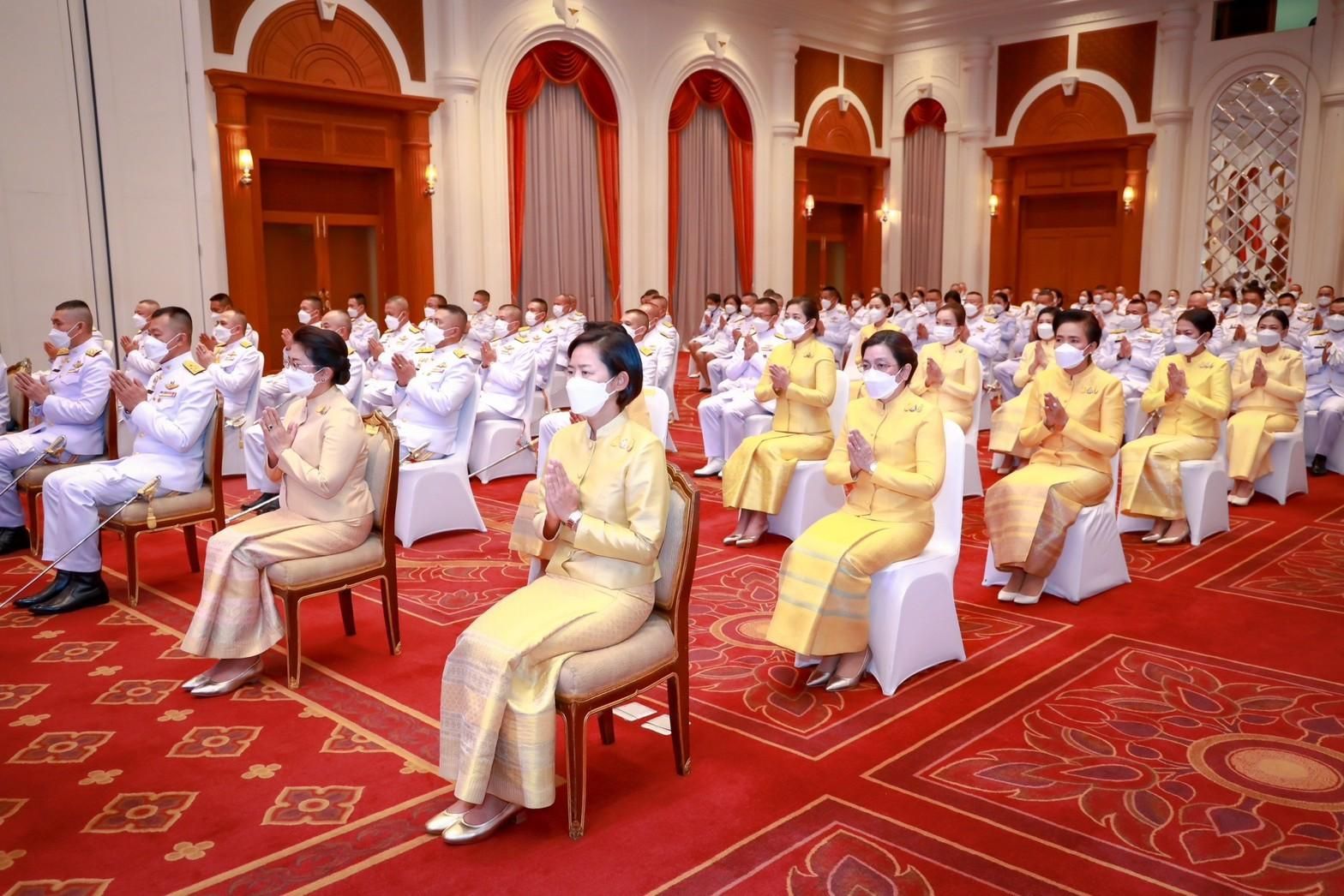 ๐๐๔ นายกสมาคมภริยาฯ ร่วมกิจกรรมเนื่องในวันคล้ายวันสวรรคตพระบาทสมเด็จพระบรมชนกาธิเบศร มหาภูมิพลอดุลยเดชมหาราช บรมนาถบพิตร