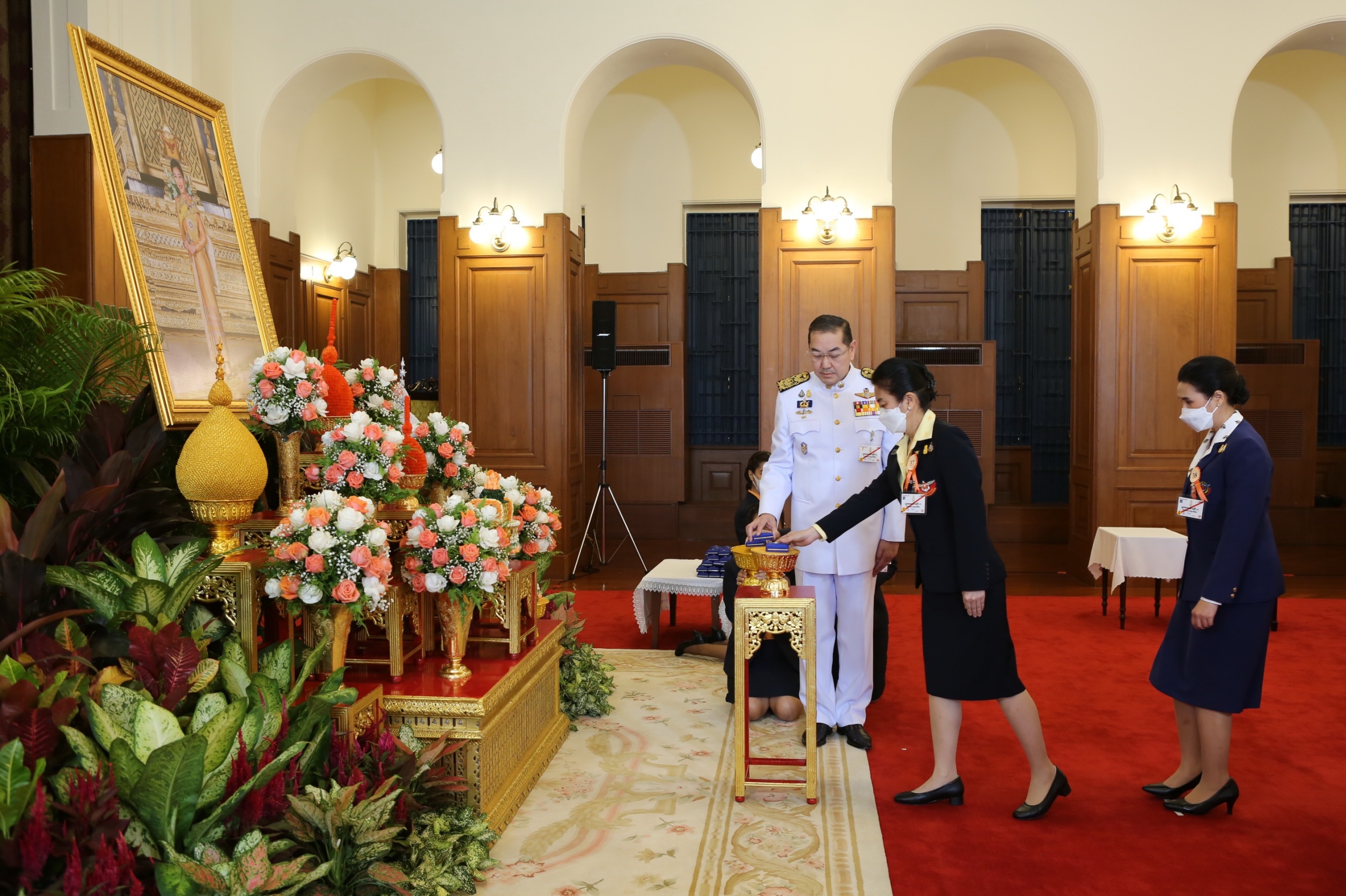 ๑๓๘ ผู้แทนนายกสมาคมฯ เข้ารับพระราชทานเข็มที่ระลึกงานเพื่อนพึ่ง (ภาฯ) ประจำปี ๒๕๖๕