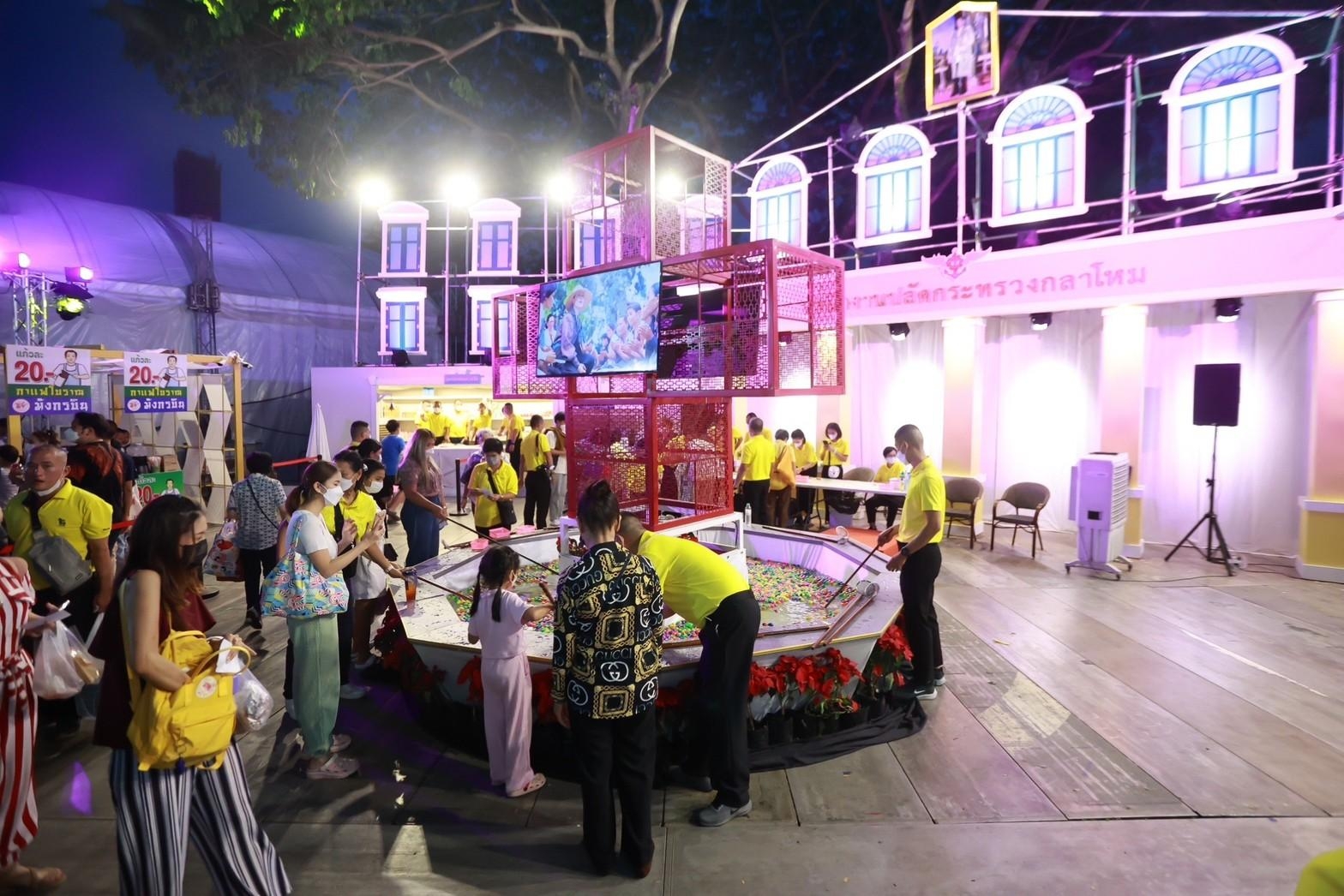 ๐๔๙ บรรยากาศการออกร้านของ สำนักงานปลัดกระทรวงกลาโหม และสมาคมภริยาข้าราชการสำนักงานปลัดกระทรวงกลาโหม ในงานกาชาดประจำปี ๒๕๖๕