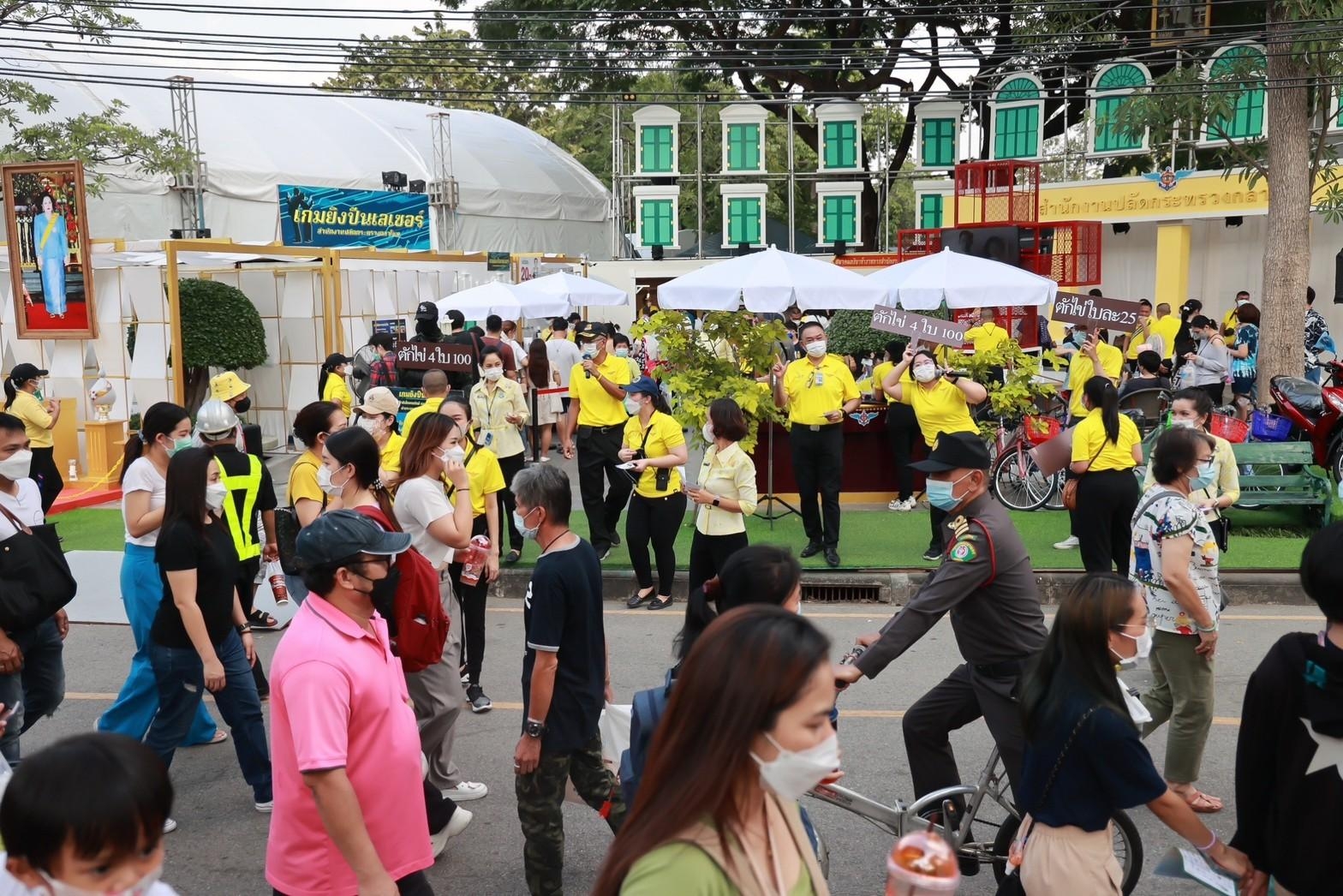 ๐๔๙ บรรยากาศการออกร้านของ สำนักงานปลัดกระทรวงกลาโหม และสมาคมภริยาข้าราชการสำนักงานปลัดกระทรวงกลาโหม ในงานกาชาดประจำปี ๒๕๖๕
