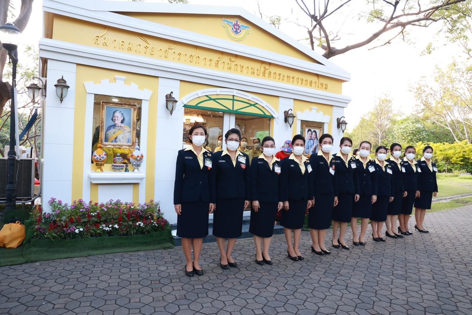 ๐๔๐ นายก สคภ.สป. และคณะกรรมการสมาคมฯ ร่วมเฝ้ารับเสด็จฯ พระเจ้าวรวงค์เธอ พระองค์เจ้าโสมสวลี กรมหมื่นสุทธนารีนาถ และสมเด็จพระเจ้าลูกเธอ เจ้าฟ้าพัชรกิติยาภา นเรนทิราเทพยวดี กรมหลวงราชสาริณีสิริพัชร มหาวัชรราชธิดา เสด็จไปทรงเยี่ยมชมงาน "เพื่อนพึ่ง (ภาฯ) ประจำปี ๒๕๖๕"