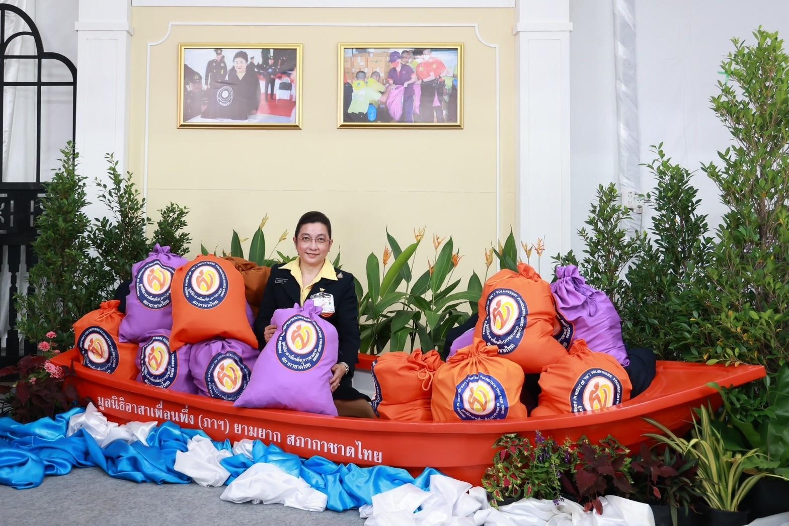 ๐๔๐ นายก สคภ.สป. และคณะกรรมการสมาคมฯ ร่วมเฝ้ารับเสด็จฯ พระเจ้าวรวงค์เธอ พระองค์เจ้าโสมสวลี กรมหมื่นสุทธนารีนาถ และสมเด็จพระเจ้าลูกเธอ เจ้าฟ้าพัชรกิติยาภา นเรนทิราเทพยวดี กรมหลวงราชสาริณีสิริพัชร มหาวัชรราชธิดา เสด็จไปทรงเยี่ยมชมงาน "เพื่อนพึ่ง (ภาฯ) ประจำปี ๒๕๖๕"