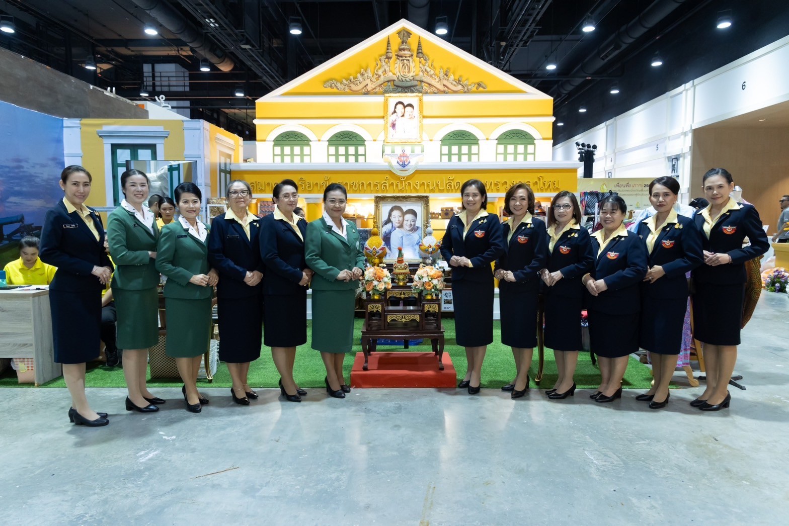 ๐๓๙ สมาคมภริยาข้าราชการสำนักงานปลัดกระทรวงกลาโหม ร่วมออกร้านจำหน่ายสินค้าและผลิตภัณฑ์ งานเพื่อนพึ่ง(ภาฯ) ประจำปี ๒๕๖๖ (ภาพบรรยากาศการออกร้านฯ ชุดที่ ๑)