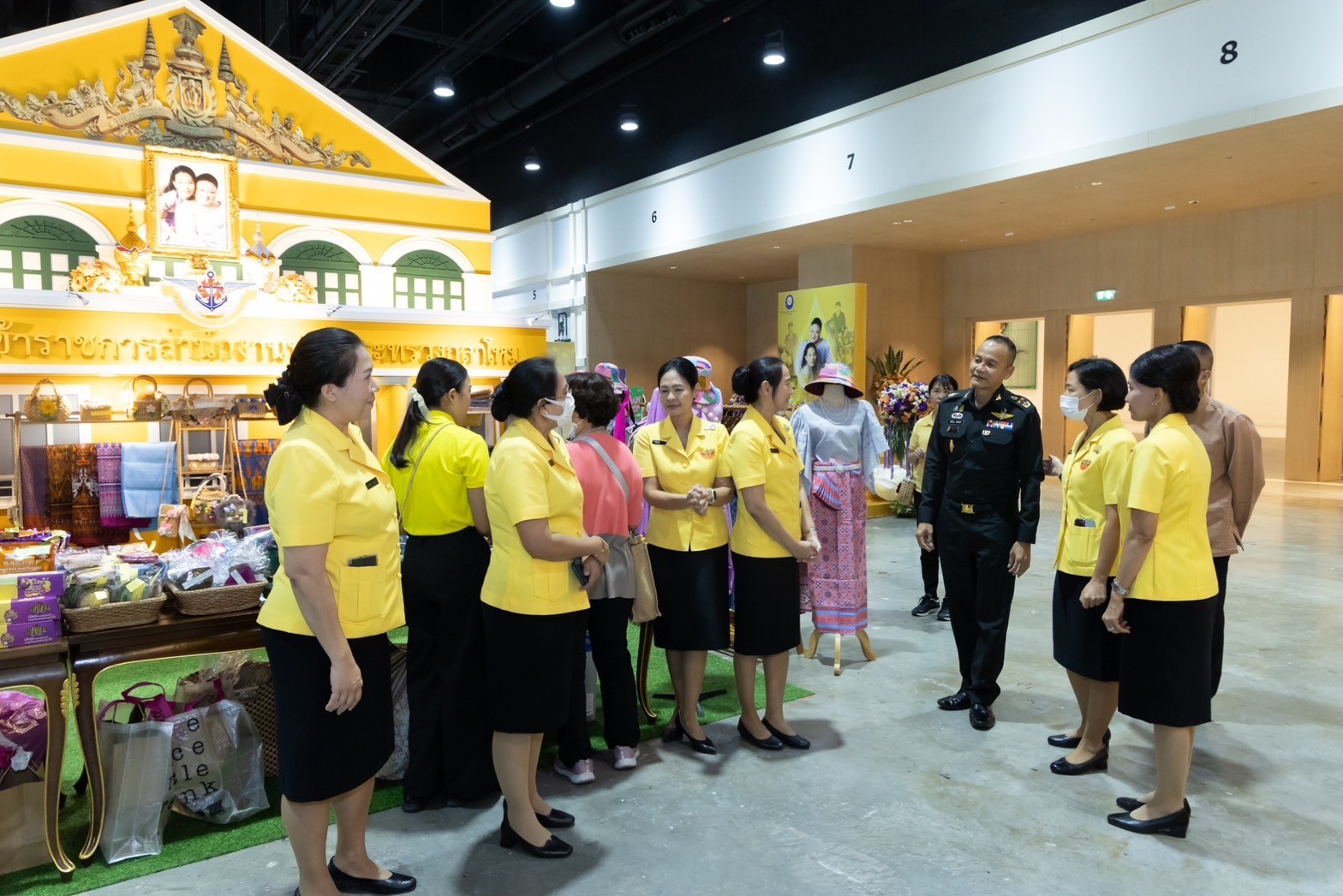 ๐๓๙ สมาคมภริยาข้าราชการสำนักงานปลัดกระทรวงกลาโหม ร่วมออกร้านจำหน่ายสินค้าและผลิตภัณฑ์ งานเพื่อนพึ่ง(ภาฯ) ประจำปี ๒๕๖๖ (ภาพบรรยากาศการออกร้านฯ ชุดที่ ๑)