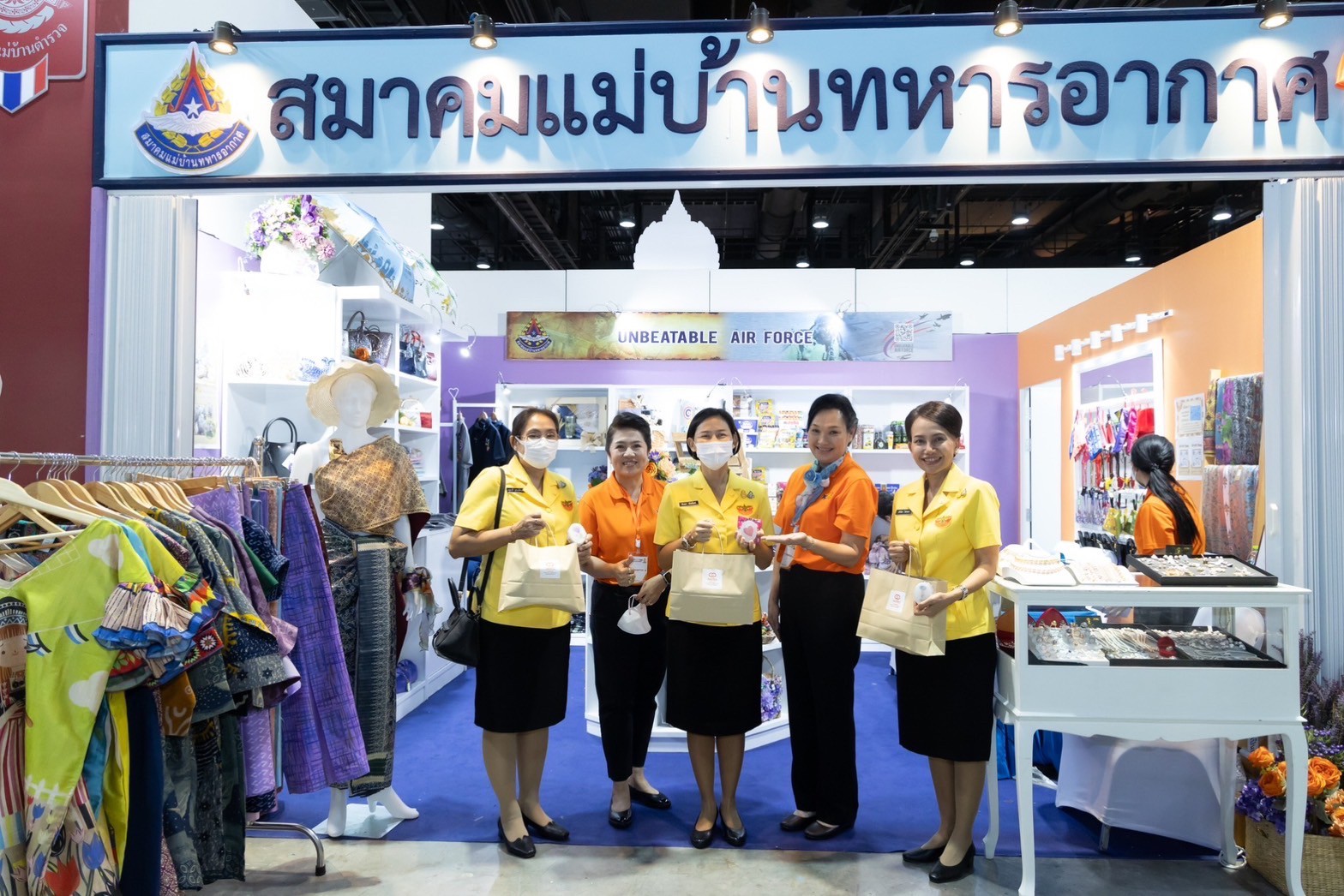 ๐๓๙ สมาคมภริยาข้าราชการสำนักงานปลัดกระทรวงกลาโหม ร่วมออกร้านจำหน่ายสินค้าและผลิตภัณฑ์ งานเพื่อนพึ่ง(ภาฯ) ประจำปี ๒๕๖๖ (ภาพบรรยากาศการออกร้านฯ ชุดที่ ๑)