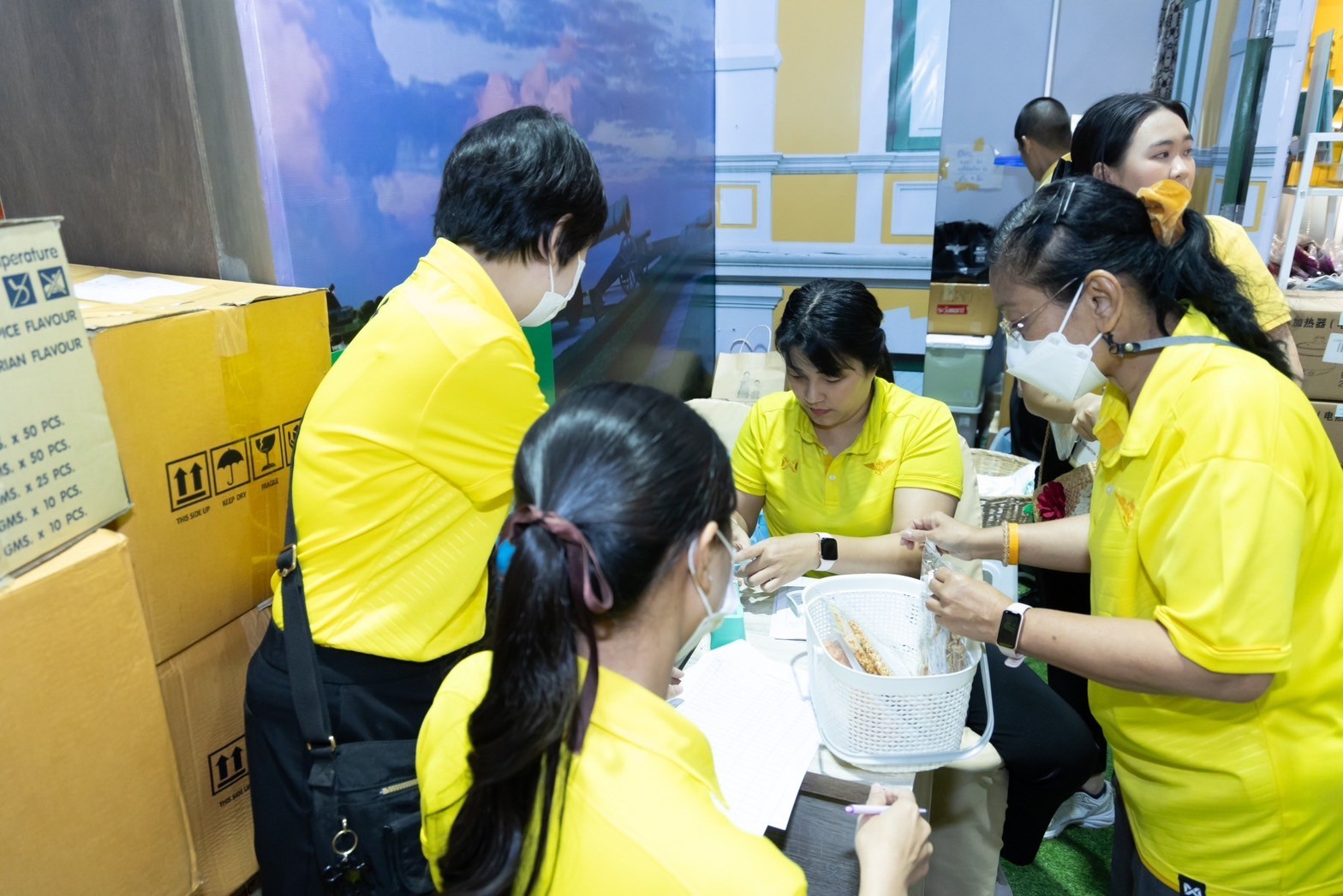 ๐๓๙ สมาคมภริยาข้าราชการสำนักงานปลัดกระทรวงกลาโหม ร่วมออกร้านจำหน่ายสินค้าและผลิตภัณฑ์ งานเพื่อนพึ่ง(ภาฯ) ประจำปี ๒๕๖๖ (ภาพบรรยากาศการออกร้านฯ ชุดที่ ๑)