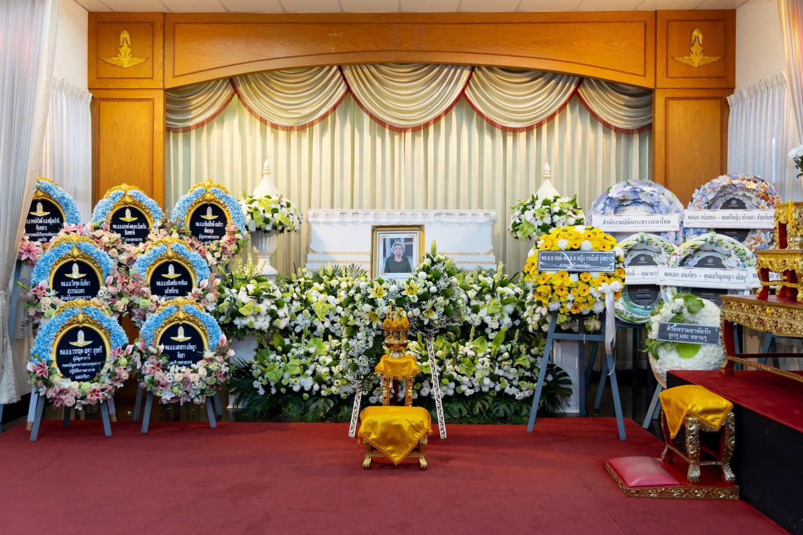 ๐๓๑ สมาคมภริยาข้าราชการสำนักงานปลัดกระทรวงกลาโหม ร่วมพิธีบำเพ็ญกุศลสวดพระอภิธรรม คุณแม่สายใจ เมตะนันท์ มารดา พลอากาศเอก ธนศักดิ์เมตะนันท์ รองปลัดกระทรวงกลาโหม (๔ ธ.ค.๖๖)