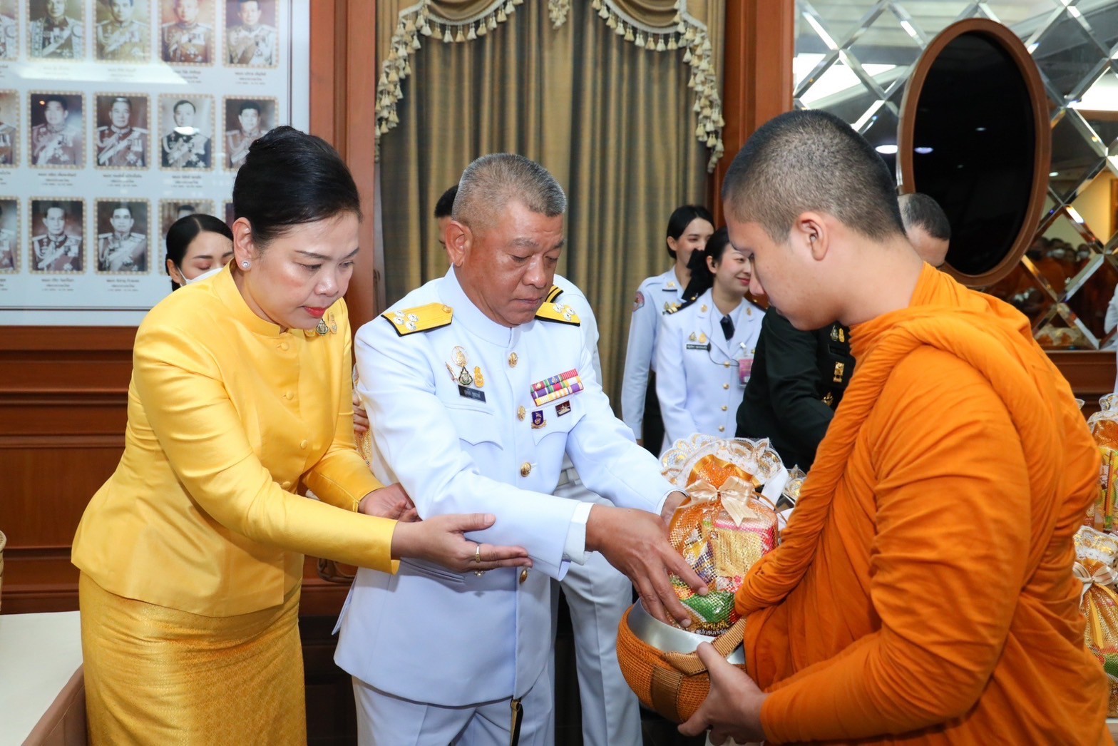 ๐๔ ปล.กห. และนายกสมาคมฯ พร้อมด้วย หน.นขต.สป. และภริยา ร่วมกิจกรรมน้อมรำลึกในพระมหากรุณาธิคุณ พระบาทสมเด็จพระบรมชนกาธิเบศร มหาภูมิพลอดุลยเดชมหาราช บรมนาถบพิตร เนื่องในโอกาสวันคล้ายวันสวรรคต (๑๓ ต.ค.๖๖)
