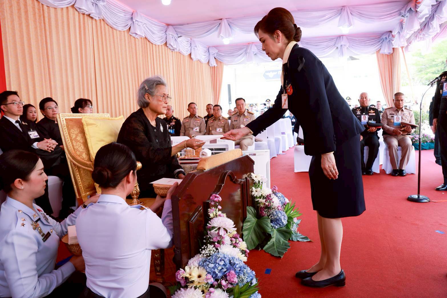 สมเด็จพระกนิษฐาธิราชเจ้า กรมสมเด็จพระเทพรัตนราชสุดาฯ สยามบรมราชกุมารี เสด็จพระราชดำเนินไปทรงเปิดอนุสรณ์สถานสำนักงานปลัดกระทรวงกลาโหม