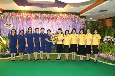 036 นายกสมาคมภริยาฯ พร้อมด้วยคณะกรรมการสมาคมฯ ร่วมเป็นเกียรติในงานวันคล้ายวันสถาปนาสมาคมแม่บ้านก...
