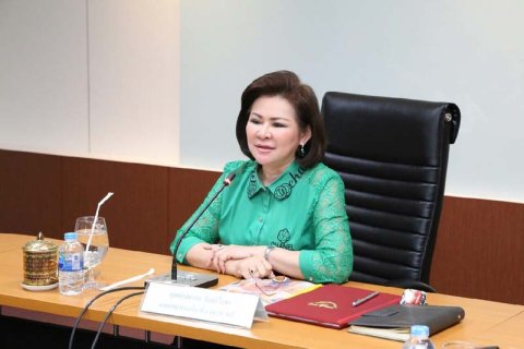 038 นายกสมาคมภริยาฯ เป็นประธานการประชุม เตรียมการจัดงานเพื่อนพึ่ง(ภา) ยามยาก ณ ห้องไชยปราการ กรมก...