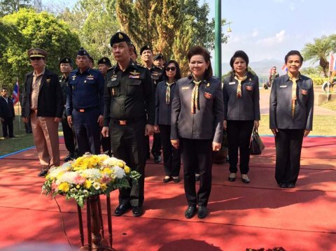 067 ปลัดกระทรวงกลาโหม และ นายกสมาคมภริยาฯ เป็นประธานในพิธีเปิดโครงการติดตั้งเสาไฟฟ้าส่องสว่าง