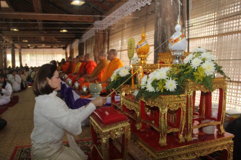 076 คุณผ่องพรรณ จันทร์โอชา นายกสมาคมภริยาข้าราชการ สป. นำคณะกรรมการสมาคมฯ ร่วมงาน“วันแห่งการให...