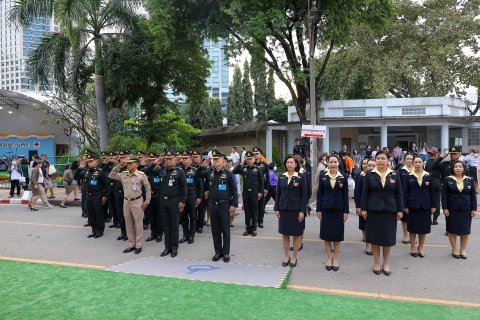 ๐๔๑ พิธีเปิดกรวยดอกไม้ถวายราชสักการะ เบื้องหน้าพระบรมฉายาลักษณ์ พระบาทสมเด็จพระเจ้าอยู่หัว และสมเ...