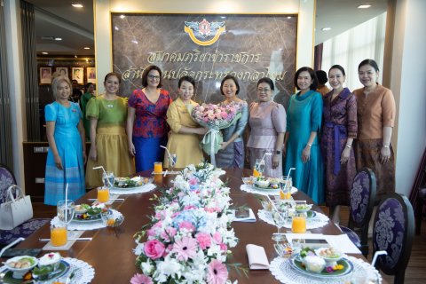 ๐๕๕ คณะภริยาผู้ช่วยทูตฝ่ายทหารต่างประเทศประจำกรุงเทพฯ เข้าเยี่ยมคำนับนายกสมาคมภริยาข้าราชการสำนัก...