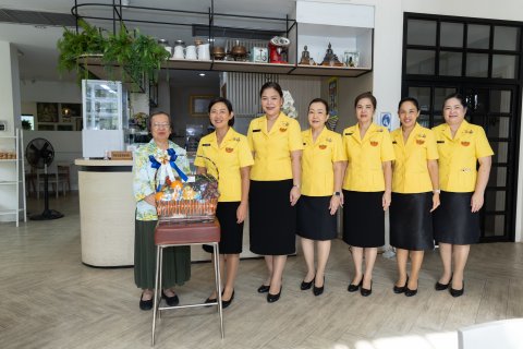 ๑๑ การเข้าเยี่ยมคำนับ คุณหญิงอรพรรณ ศศิประภา อดีตนายกสมาคมฯ