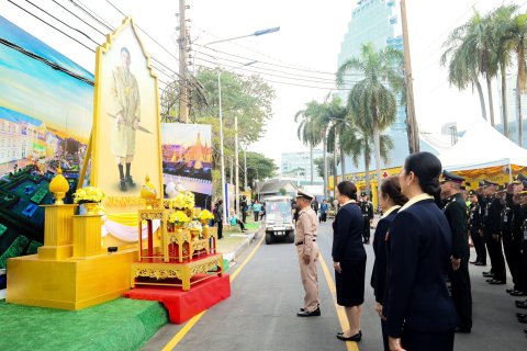 ๓๘ พิธีเปิดกรวยดอกไม้ถวายราชสักการะเบื้องหน้าพระบรมฉายาลักษณ์พระบาทสมเด็จพระเจ้าอยู่หัว งานกาชาดป...