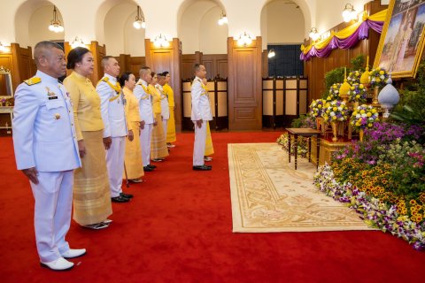 ๔๒ พิธีลงนามถวายพระพรชัยมงคล พระบาทสมเด็จพระเจ้าอยู่หัว และสมเด็จพระนางเจ้าฯ พระบรมราชินี เนื่องใ...