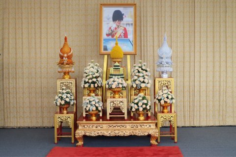 ๙๔ พิธีเจริญพระพุทธมนต์ และพิธีทำบุญตักบาตร ถวายเป็นพระราชกุศล เนื่องในโอกาสวันเฉลิมพระชนมพรรษาพร...