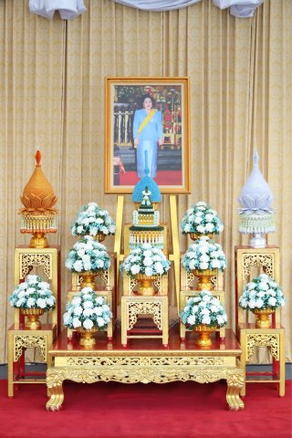 ๑๐๕ พิธีเจริญพระพุทธมนต์ และพิธีทำบุญตักบาตรถวายเป็นพระราชกุศล เนื่องในโอกาสวันเฉลิมพระชนมพรรษา ส...
