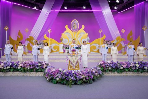 ๖๑ การบันทึกเทปโทรทัศน์อาเศียรวาทถวายพระพรชัยมงคล เนื่องในโอกาสมหามงคลเฉลิมพระชนมพรรษาสมเด็จพระนา...