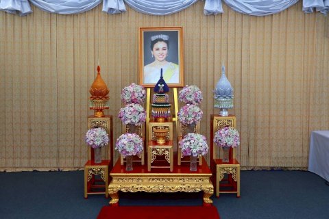 ๖๘ พิธีเจริญพระพุทธมนต์ และพิธีทำบุญตักบาตรถวายเป็นพระราชกุศล เนื่องในโอกาสมหามงคลเฉลิมพระชนมพรรษ...