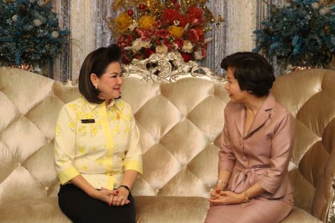 005 ดร.บุษบา ชัยจินดา นายกสมาคมแม่บ้านตำรวจ เข้าแสดงความยินดีกับนายกสมาคมภริยาฯ ในโอกาสเข้ารับตำแ...