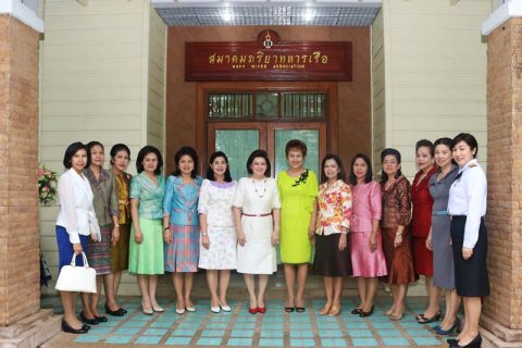 023 นายกสมาคมภริยาฯ เข้าแสดงความยินดีแก่ คุณปรานี อารีนิจ นายกสมาคมภริยาทหารเรือ ในโอกาสเข้ารับต...