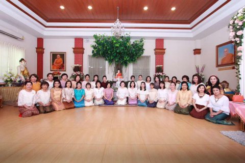 111 นายกสมาคมภริยาฯ เป็นประธานในพิธีถวายมหาสังฆทานและพิธีห่มผ้าหลวงพ่อสมปรารถนา ณ วัดพิชยญาติการา...