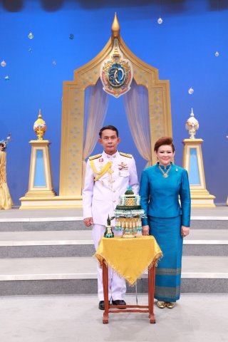 120 พล.อ.ปรีชา จันทร์โอชา ปลัดกระทรวงกลาโหม คุณผ่องพรรณ จันทร์โอชา นายกสมาคมภริยาฯ บันทึกแถบวิดิท...