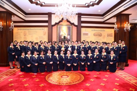132 สมาคมภริยาฯ ร่วมพิธีเดินริ้วขบวนอัญเชิญพานพุ่มงานเฉลิมพระเกียรติสมเด็จ พระนางเจ้าฯ พระบรมราชิ...