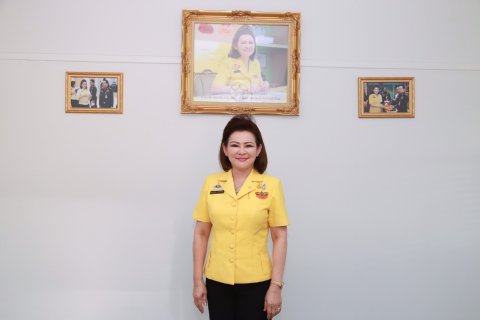 139 นายกสมาคมภริยาฯ มอบเครื่องคอมพิวเตอร์ให้ศูนย์การเรียนรู้ อาคารพักอาศัยพื้นที่ถนนแจ้งวัฒนะ(อาค...