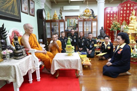 ๐๔๒ เมื่อวันที่ ๑๒ มกราคม ๒๕๖๑ นายกสมาคมภริยาฯ พร้อมด้วยคณะกรรมการสมาคมฯ เข้าเฝ้าถวายสักกา...