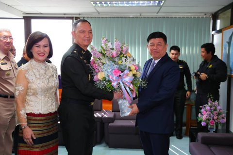 ๐๓๔ เมื่อวันที่ ๔ มกราคม ๒๕๖๑ คุณวิไลวรรณ นาเงิน อุปนายกสมาคมภริยาฯ พร้อมด้วยคณะกรรมการสมาคม...