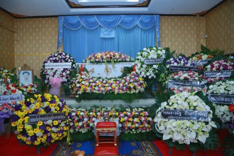023 เมื่อวันที่ ๒๘ ตุลาคม ๒๕๖๒ นายกสมาคมภริยาฯ พร้อมด้วยคณะกรรมการฯ ร่วมพิธีสวดพระอภิธรรม คุณแม่...