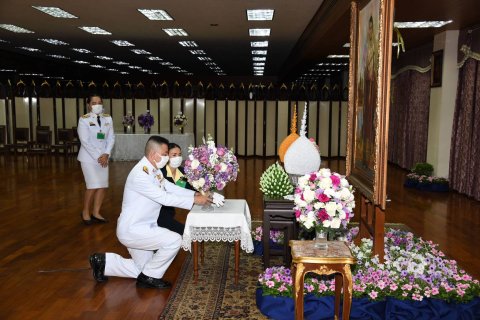082 เมื่อวันที่​ ๒​ เมษายน​ ๒๕๖๓​ คุณปราณี​ จิระรัตนเมธากร​ เป็นผู้แทน​นายก​สมาคม​ภริยา​ข้าราชการ...