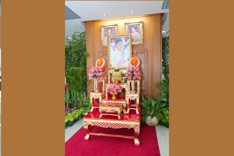 ๐๔๓ เมื่อวันที่ ๘ มกราคม ๒๕๖๒ คุณวณีย์ จำรัส เป็นผู้แทนนายกสมาคมภริยาฯ พร้อมด้วยคณะกรรมการสม...