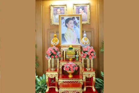 ๐๓๐ เมื่อวันศุกร์ที่ ๗ ธันวาคม ๒๕๖๑ คุณทิชา วรวรรณปรีชา เป็นผู้แทนนายกสมาคมภริยาฯ พร้อมด้วยคณะก...