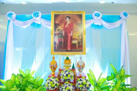 ๐๗๑ เมื่อวันที่ ๑๙ เมษายน ๒๕๖๒ นายกสมาคมภริยาฯ พร้อมด้วยคณะกรรมการฯ ร่วมลงนามถวายพระพรชัยมงค...